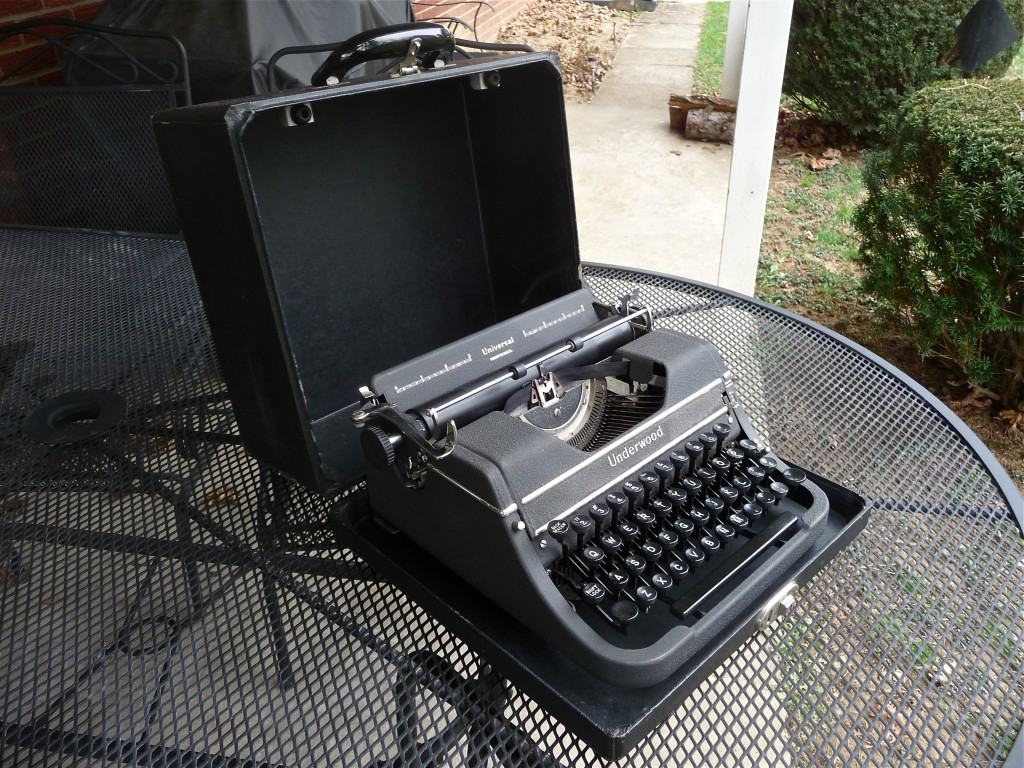 Snappy little Underwood Universal portable, made in 1947 -- a joy to type on, and the only carriage-shifting machine I have.